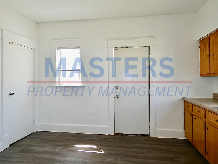 420 Everett St — Photo 18