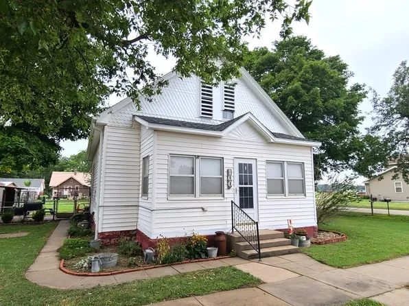 100 S Kansas St, Marquette, KS 67464
