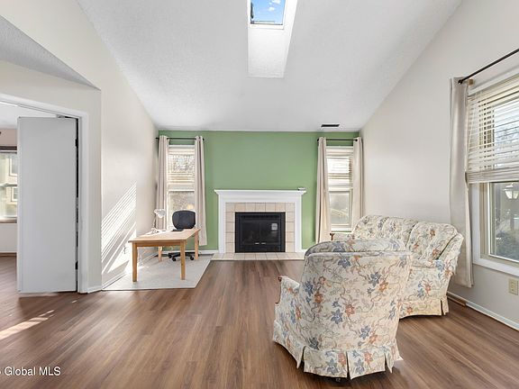 4th image of 4 Putnam Court