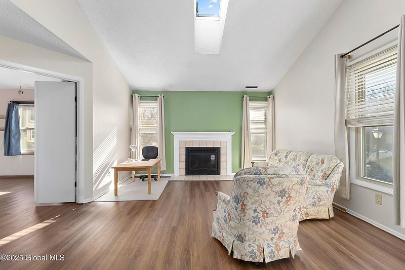 4th image of 4 Putnam Court