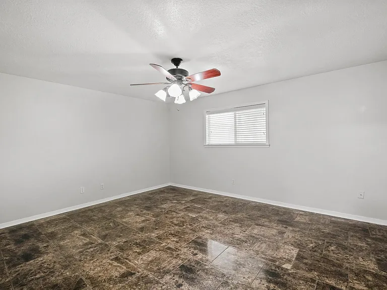 1905 Zapp Ln — Photo 14