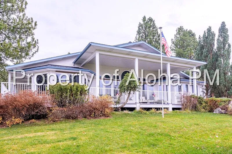 3 bed, 2.0 bath, 2300 sqft, $3,000 — Photo 2