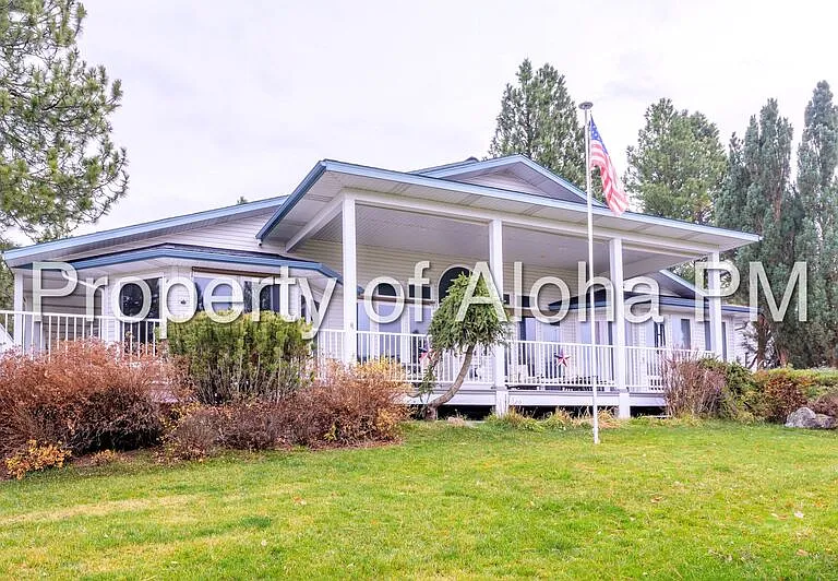 108 Lakeshore Dr — Photo 2