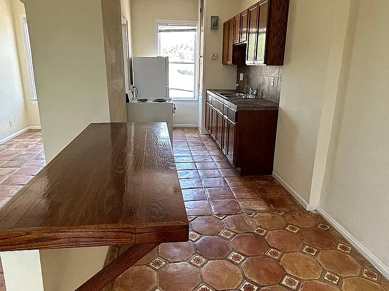 302 E Huisache Ave #10 — Photo 3
