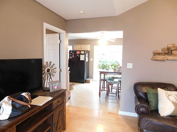 4th image of 301 Holly Marie Dr