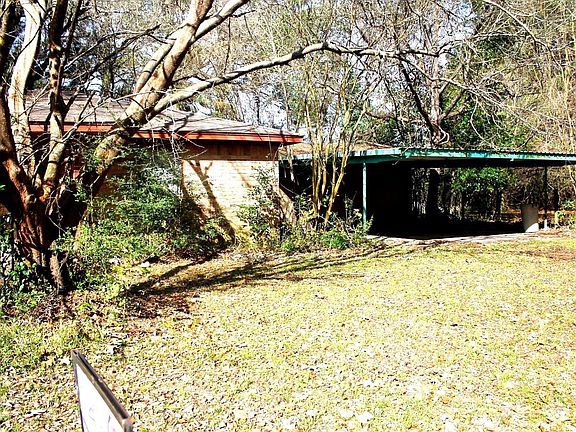 3rd image of 386 Lawrence Rd
