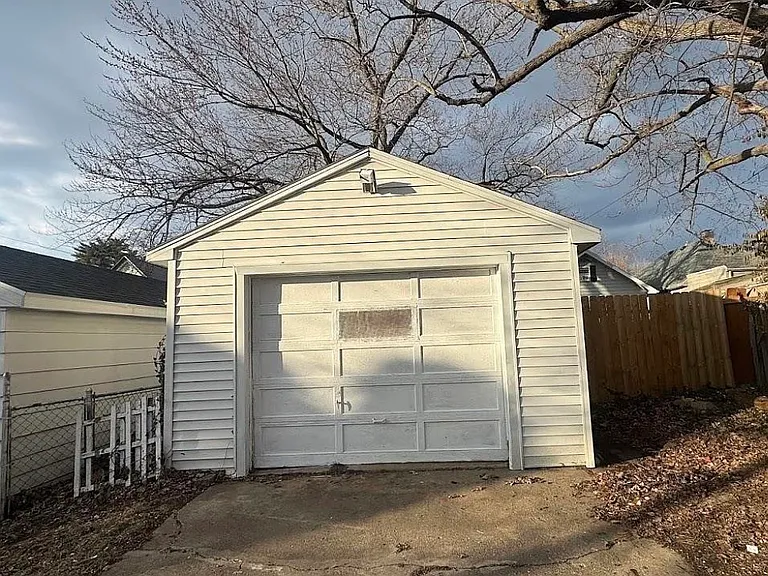 910 W Virginia Ave — Photo 8