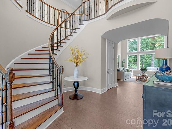 3rd image of 421 Vintage Creek Dr