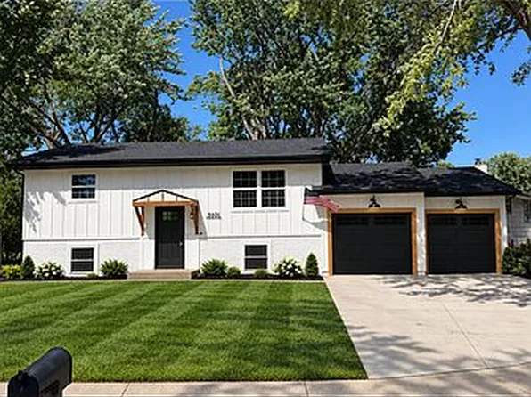 5601 W Circle Dr, Sioux Falls, SD 57106