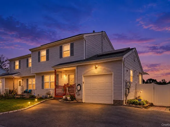 39 Elm Street, Central Islip, NY 11722