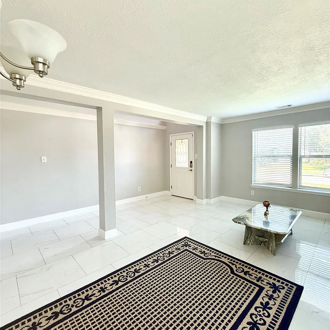 4 bed, 2.5 bath, 3267 sqft, $2,500 — Photo 3