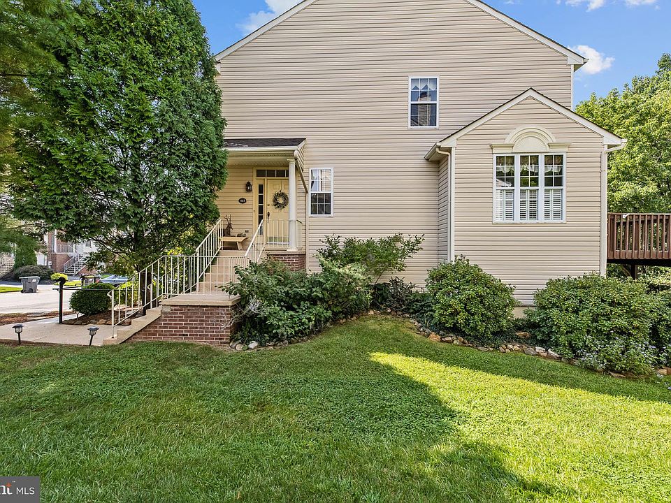 1st image of 413 Woodstock Ln