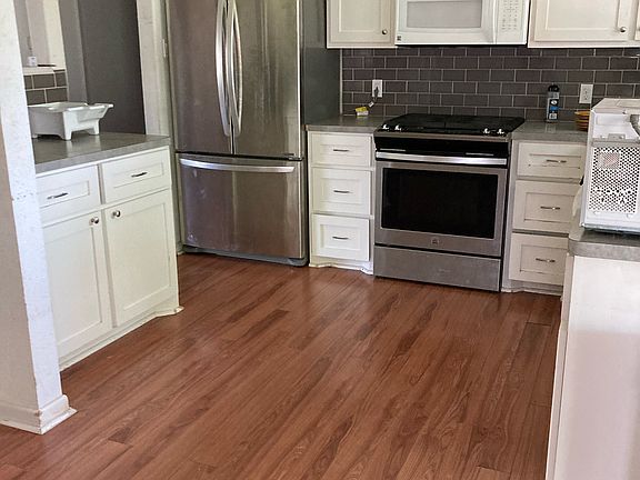 4th image of 737 Crestview Dr