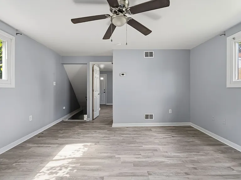 214 Campbell St — Photo 10