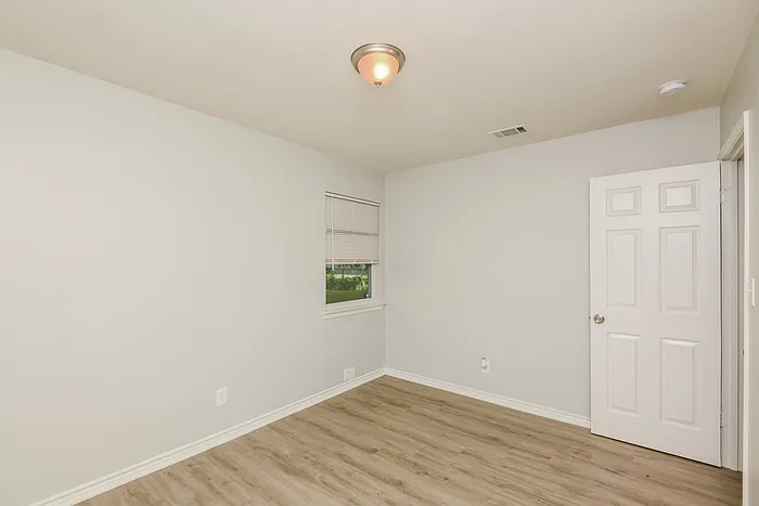 1214 Lynn St — Photo 12