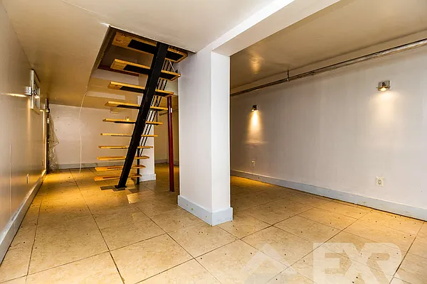 Rented by EXR | media 5