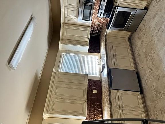 5th image of 142 Bedford Dr #142