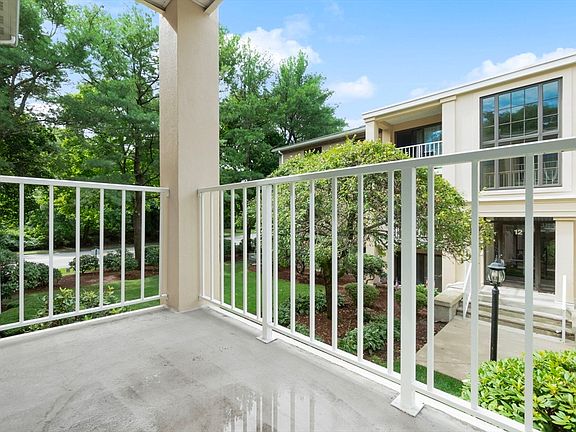 5th image of 14 Bourbon St APT 30
