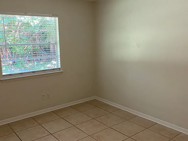 952 Beau Ct — Photo 9