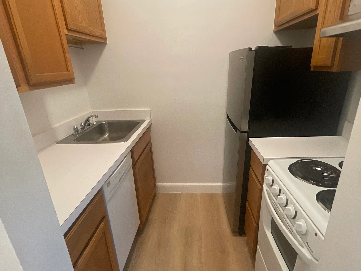 2 bed, 9999 sqft, $3,600 — Photo 2