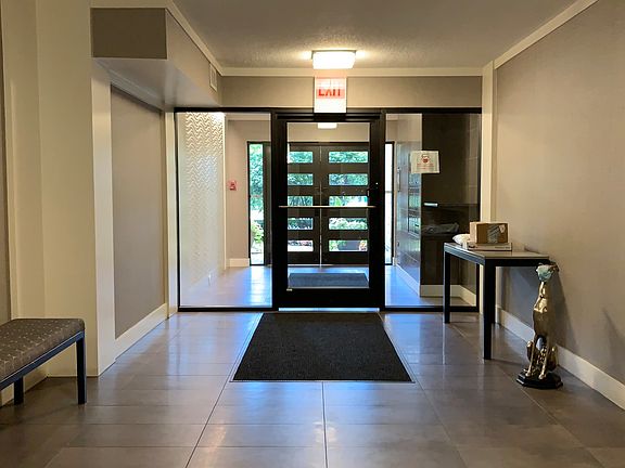 3rd image of 1020 N Harlem Ave APT 2C