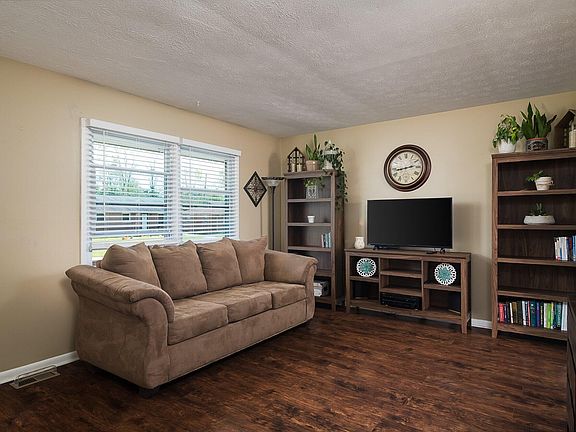 5th image of 424 Hedgewood Dr