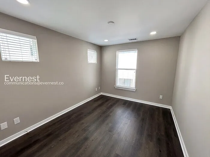 305 Jeffries Way — Photo 14