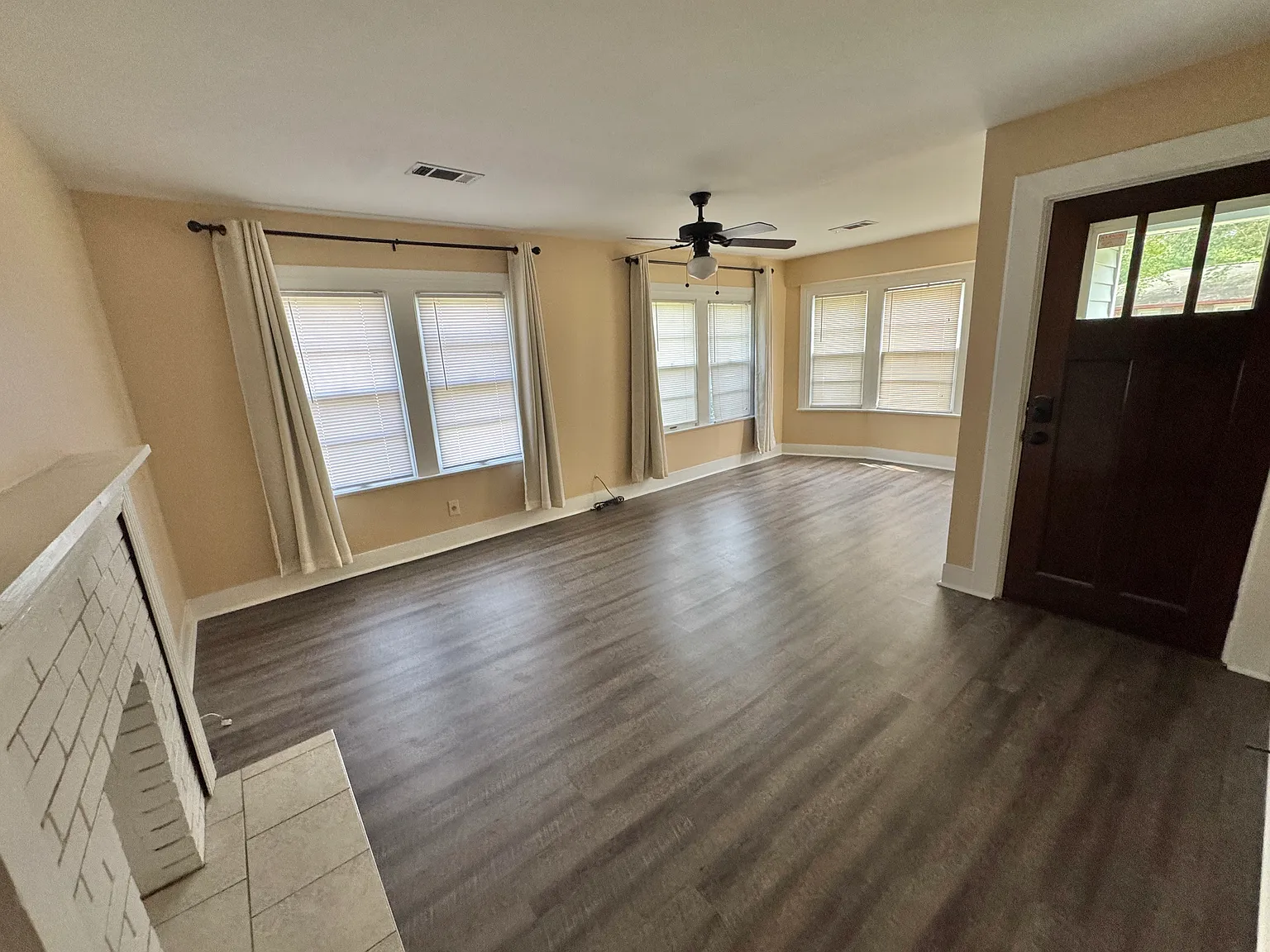 3 bed, 2.5 bath, 1388 sqft, $1,800 — Photo 4