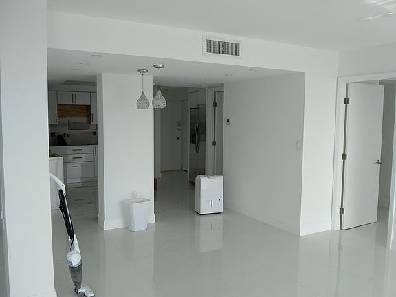 4th image of 2851 NE 183rd St APT 2103