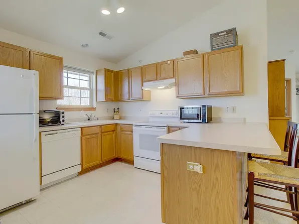 18425 Emerald Dr E Unit A, Brookfield, WI 53045