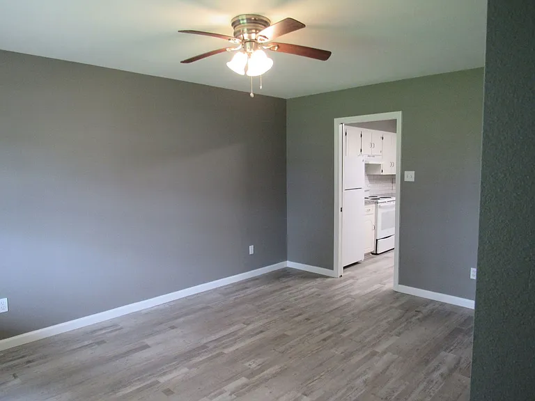 415 Waymack Dr — Photo 5