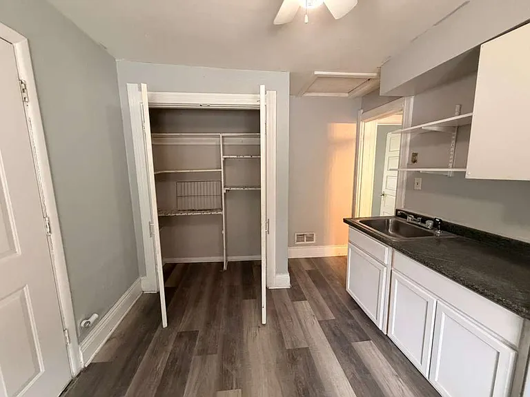 3915 Lockwood Ave — Photo 8