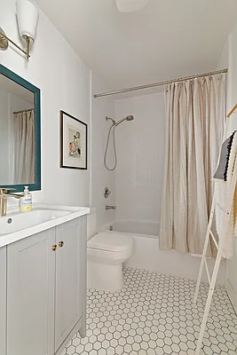 Sold by Compass | media 22