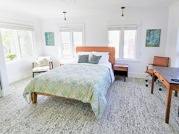Front bedroom, balcony to the right
