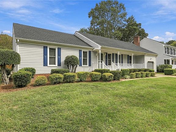 3rd image of 521 Hatteras Cres