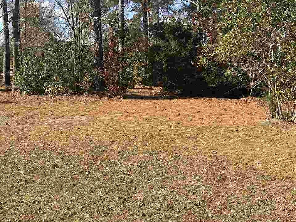 2nd image of  Longleaf Dr.