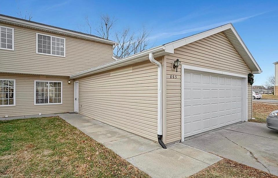 1st image of 865 Hanneman Dr