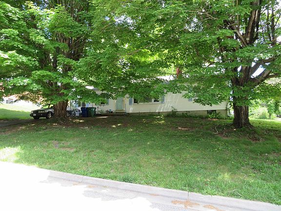3rd image of 1313 Crestview Dr