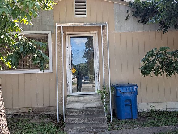 4th image of 124 W SCHREINER ST