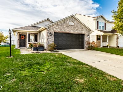 671 Day Break Dr, Greenwood, IN, 46143