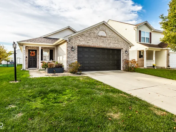671 Day Break Dr, Greenwood, IN 46143