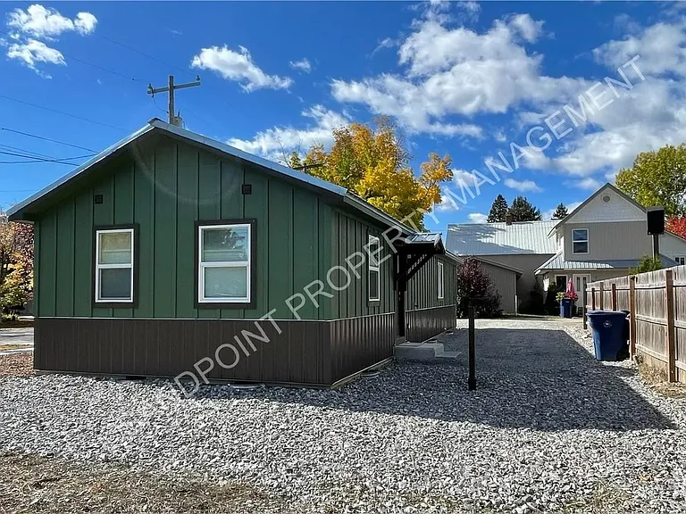 910 Poplar St — Photo 6