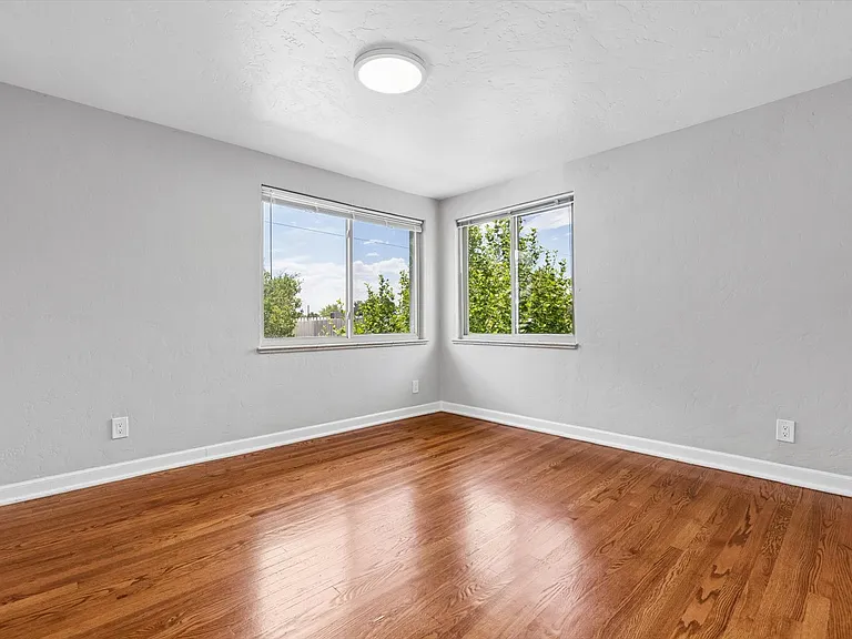 1284 S Harrison St — Photo 13