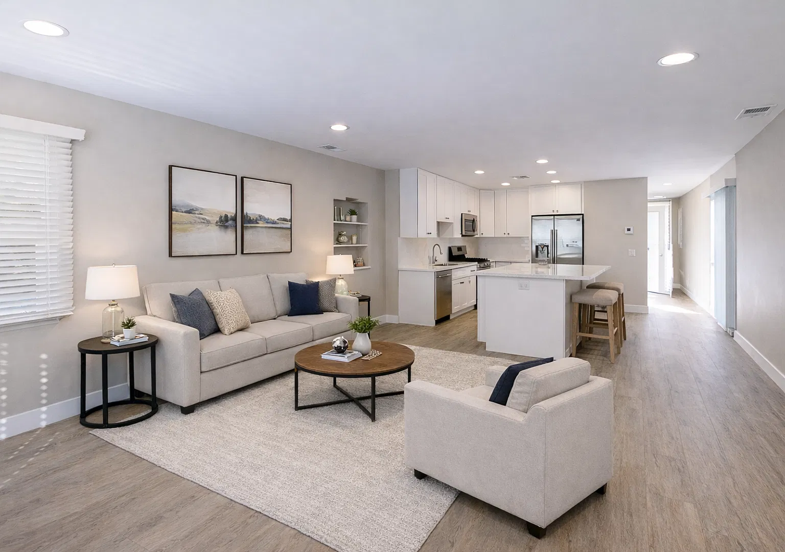 5BD/3BA, Private Fenced Yard!! — Photo 1
