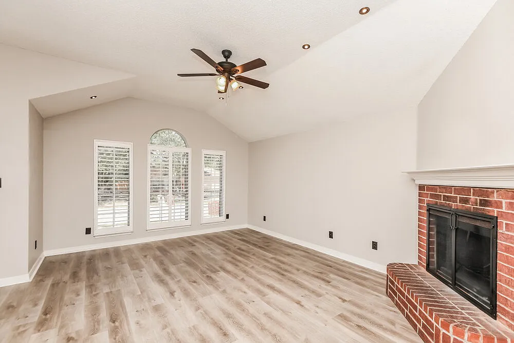 3 bed, 2.0 bath, 1575 sqft, $2,290 — Photo 3