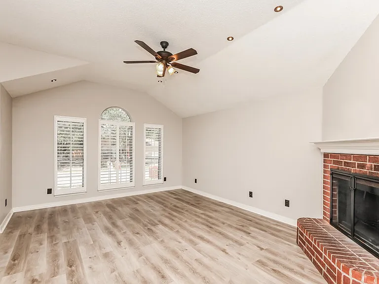 7007 Rovato Dr — Photo 3