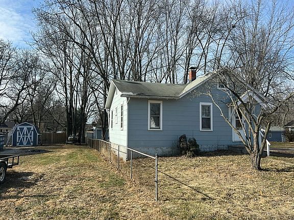 3rd image of 124 Edwards St