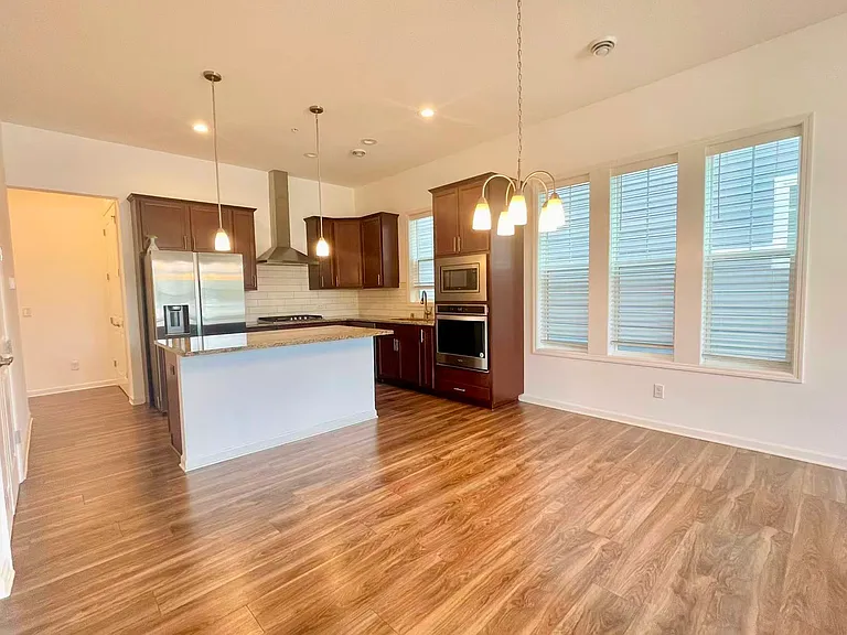 8018 Forestview Ln N — Photo 5