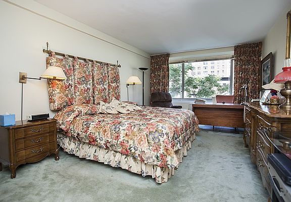 4th image of 315 W 70th St APT 6J