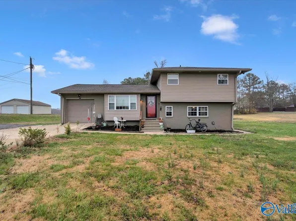 502 Farm Supply Rd, Laceys Spring, AL 35754